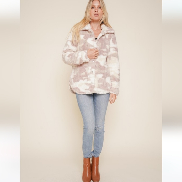 Sherpa Shacket in Mauve and cream - Picture 7 of 7